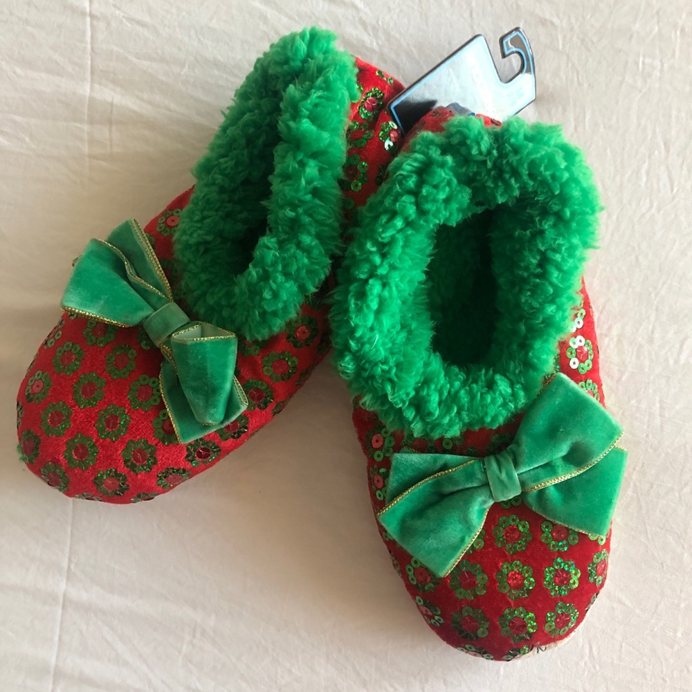 Snoozies Christmas House Shoes/Slippers. Medium Size 7/8